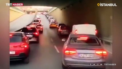 Fermuar sistemiyle ambulansa yol verdiler