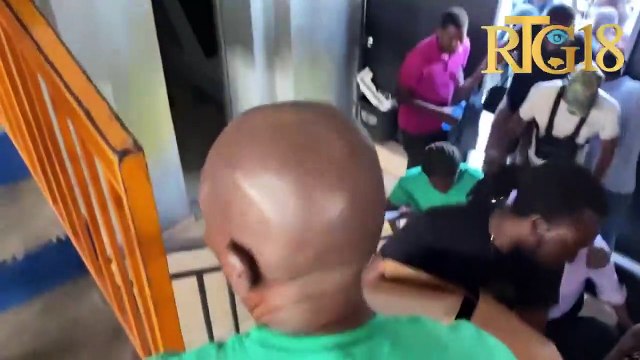 Avèk anpil difikilte materyèl pou bay sèvis nan biwo imigrasyon ki nan Gymnasium Vincet rive