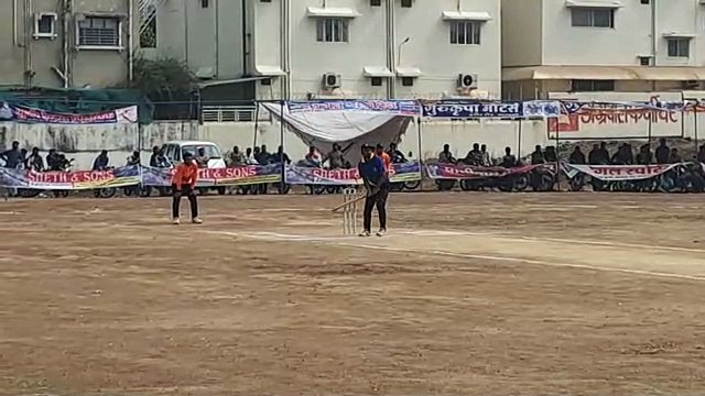 thrill of cricket- सुपर ओवर में एक रन से जीती यूसीसी की टीम