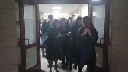 İzmir Barosu Avukatlarından Şiddete Tepki: "Biz Avukatlar Davaların Tarafı Değiliz"