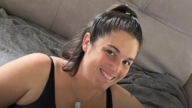 Voici - Je m'éteins à petit feu : Laëtitia Servières arrête l'allaitement de son bébé et publie un message alarmant