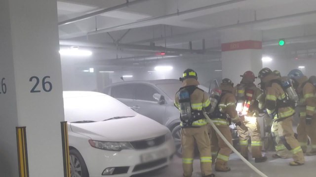 동탄 아파트 지하주차장에 세워둔 차에서 불...1명 연기 흡입 / YTN