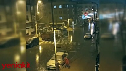 İstanbul'a kar düştü, çocuklar keyfini çıkarmaya başladı