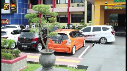 PULUHAN MOBIL BALAP LIAR DIGULUNG