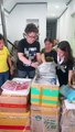 Chồng Đức Nhân tự tay mang 200kg quà từ Nhật về Việt Nam khiến mẹ vợ chỉ mở thôi cũng mệt