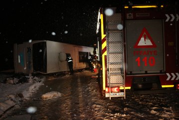 Tokat’ta yolcu otobüsü devrildi