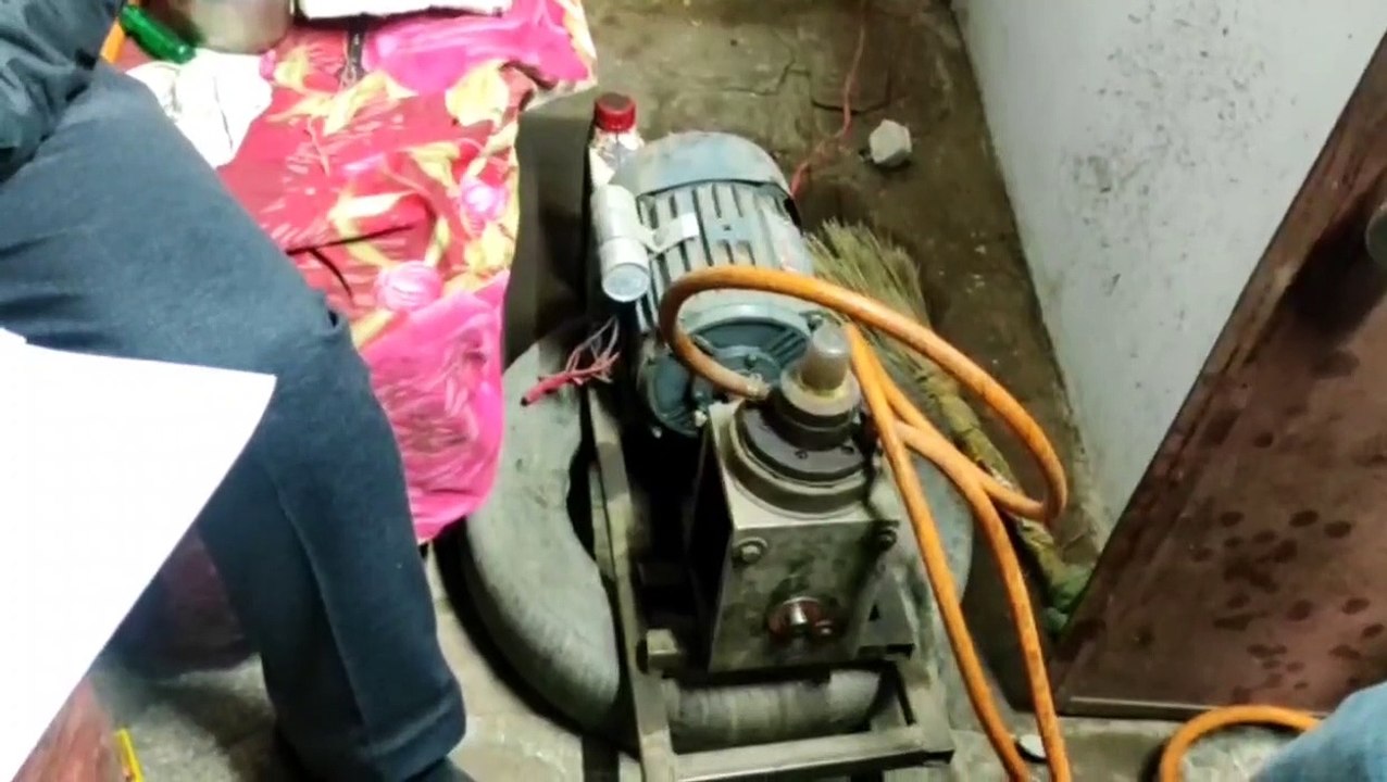 लकड़ी की टाल की आड़ में वाहनों में एलपीजी की अवैध रिफिलिंग