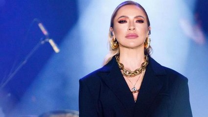 Hadise, iddialı derin göğüs dekolteli pozunu paylaştı