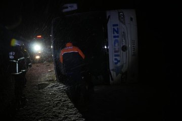 TOKAT'TA YOLCU OTOBÜSÜ DEVRİLDİ 1 ÖLÜ, 15 YARALI