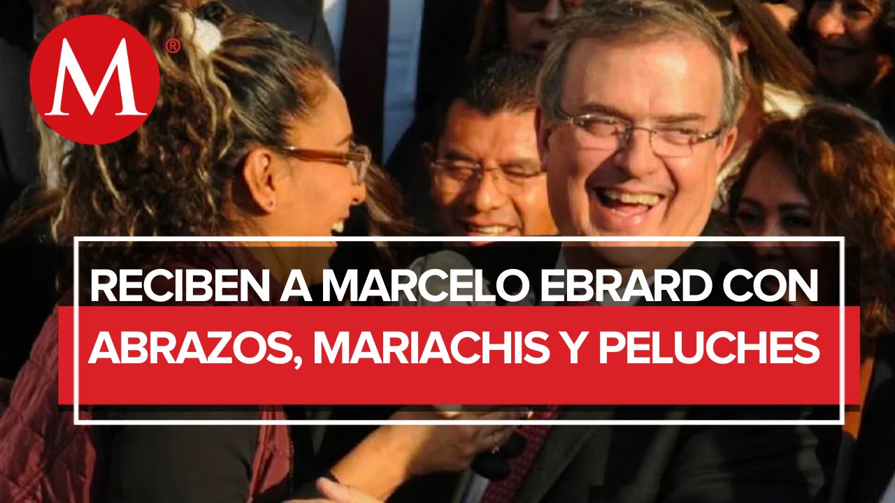 Mariachis sorprenden a Marcelo Ebrard al salir de reunión plenaria de Morena