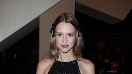 « Je suis plus en phase avec l’idée du polyamour » : Angèle se livre sur sa sexualité