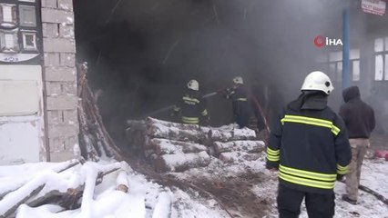 Kereste atölyesinde çıkan yangın paniğe neden oldu