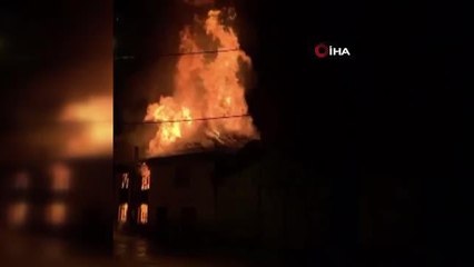 Bursa'da 2 katlı ev alev alev yandı