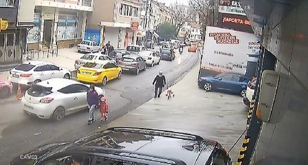 EYÜPSULTAN'DA AYAĞI TAKILIP DÜŞEN KADIN ÖLÜMDEN DÖNDÜ