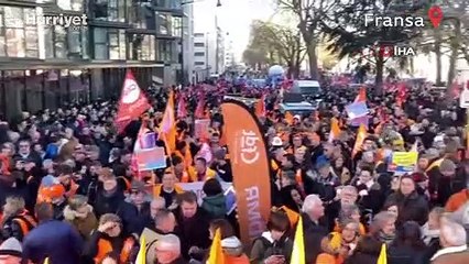 Fransa’da emeklilik yasa tasarısına karşı protesto