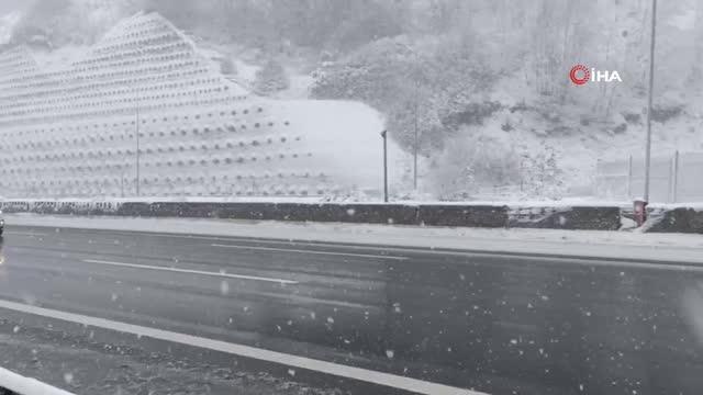 Bolu Dağı'nda kar kalınlığı 15 santimetreye ulaştı