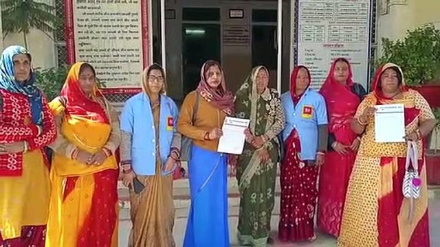 आंगनबाड़ी कार्यकर्ताओं ने की स्थाई करने की मांग, सीएम के नाम दिया ज्ञापन