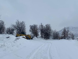 ŞIRNAK'TA 15 YERLEŞİM YERİ YOLU, KARDAN KAPANDI