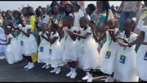 Congo, il Papa tra la folla: fedeli corrono dietro papamobile