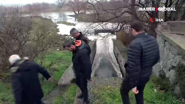 Uluabat Gölü'ne akan derelerde panik! 'Kar beklerken, bembeyaz felaketle karşılaştık'