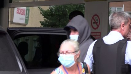 ¡Pillado! Kiko Rivera, fumando y comiendo una hamburguesa en plena calle