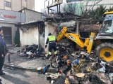 Beykoz'da ayakkabı mağazası alev alev yandı
