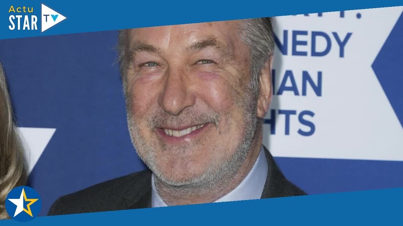 Alec Baldwin inculpé après son tir mortel : combien d’années de prison risque le comédien ?