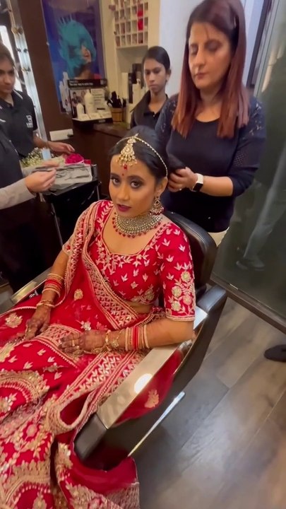 Tag All the Brides who gave u so much time on Getting Ready Shoots --___rvcjinsta _rvcj.gujarati _colorsgujaratiofficial _gamdiyo __mastmaganreels _bridereels _funnymemes _instabride _trendingreels _viralbhayani _viralbhayani _weddingsutr(vid