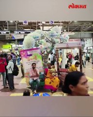 CSMT स्थानकात उगवलं प्लॅस्टिकचं झाड