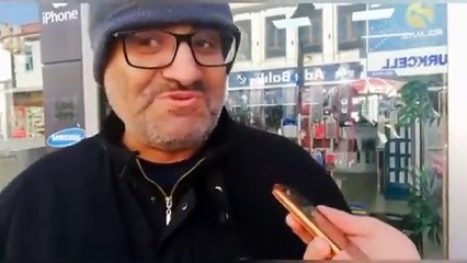 Amatör sokak röportajcısı tarih öğretmenine denk gelince...