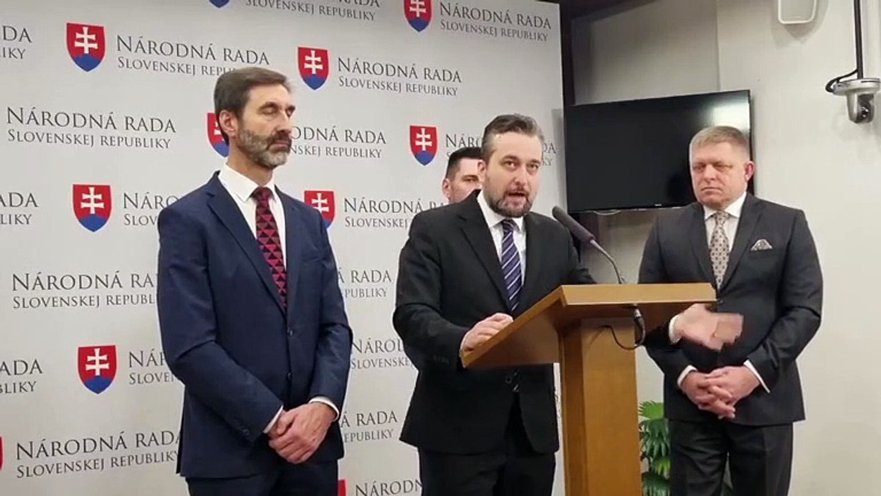 ZÁZNAM: R. Fico apeluje na prezidentku, žiada odchod J. Budaja