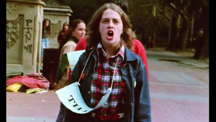 Living Together (1973) | Official Trailer – A Heartwarming Comedy of Love and Self-Discovery 🎬