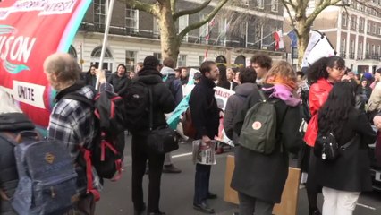 إضراب نحو نصف مليون موظف في بريطانيا