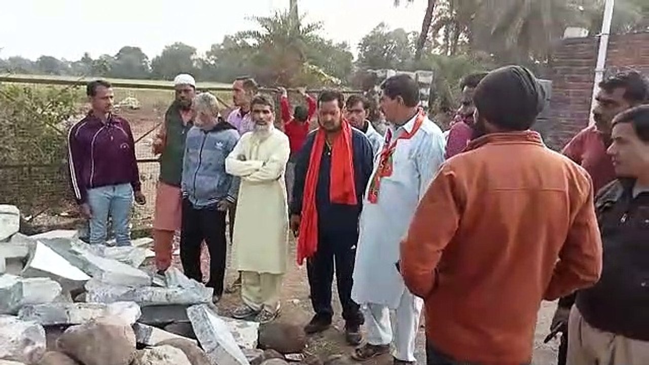 पार्षद रुपेश लोक्स का वार्डवासियों ने किया घेराव, जमकर की नारेबाजी