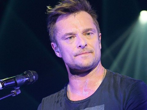 Vous me manquez : David Hallyday prend la parole après l’annulation de sa tournée pour des “raisons personnelles”