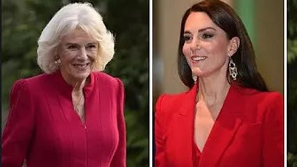 La reine Camilla canalise Kate intérieure avec une robe rouge saisissante lors d'une visite marquant