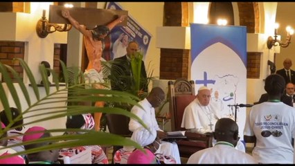 Il toccante incontro del Papa con le vittime dell'est del Congo