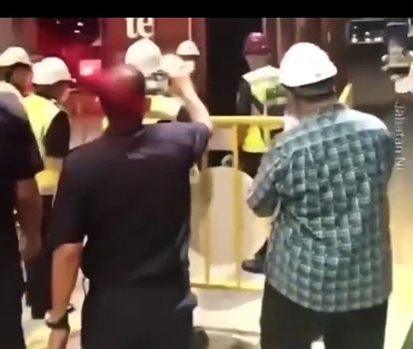 Un adolescent joue à cache-cache dans un port et est découvert 6 jours plus tard dans un autre pays