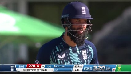 Moeen Ali attempts a one-handed shot!