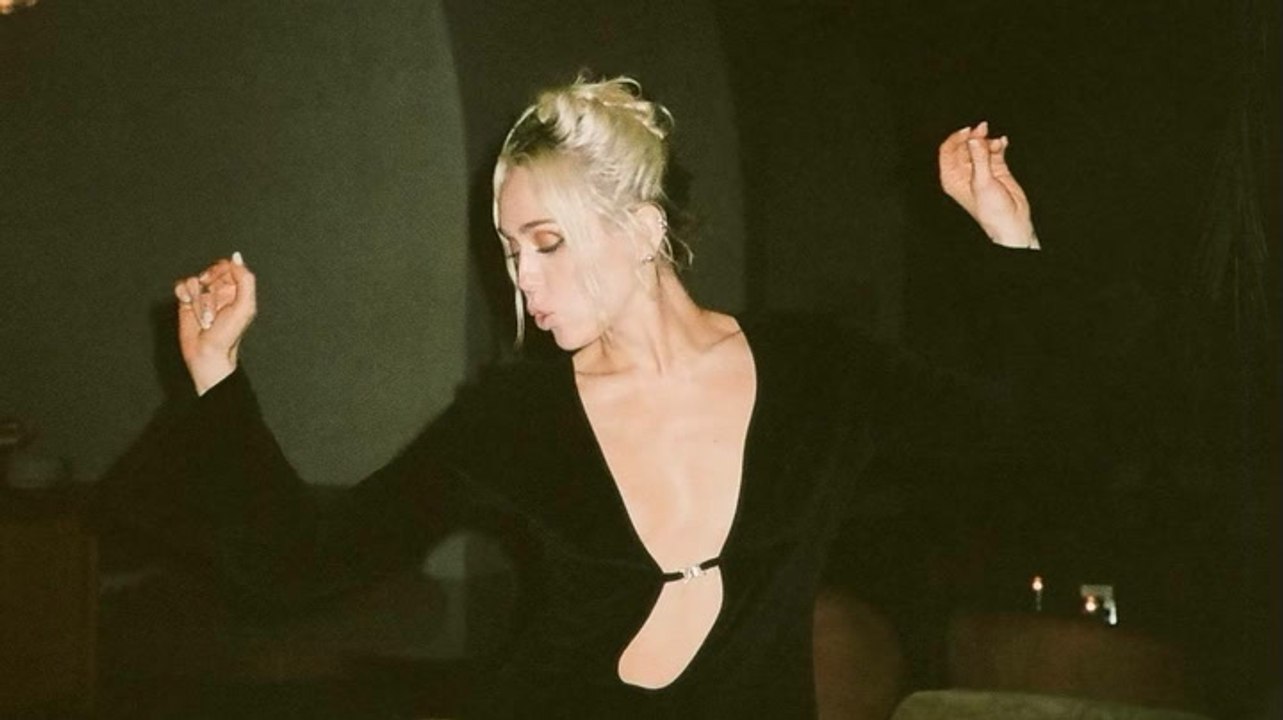 Miley Cyrus: So sexy feiert sie ihren „Flowers“-Erfolg