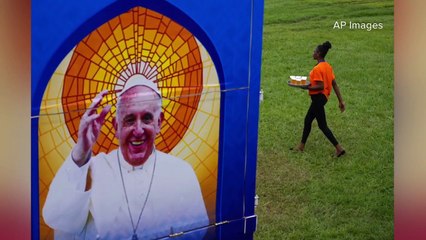 Alec Baldwin charged with manslaughter in deadly movie set shooting _ Top 10