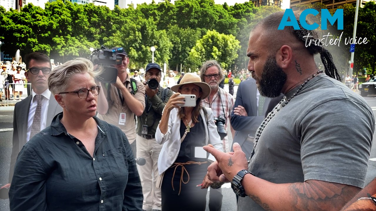 Heated confrontation between Pell supporter and protester outside St Mary's Cathedral