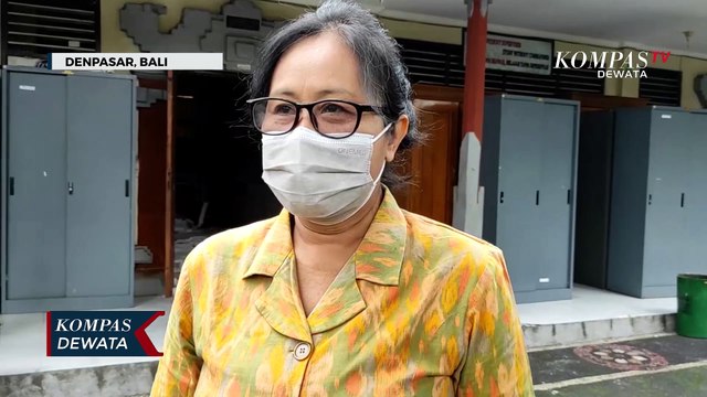 Plafon Ruang Kelas Sekolah Jebol Saat Jam Belajar