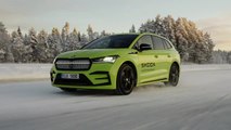 Škoda Enyaq RS iV driftet 7,351 km über Eis und stellt zwei GUINNESS WORLD RECORDS™ auf