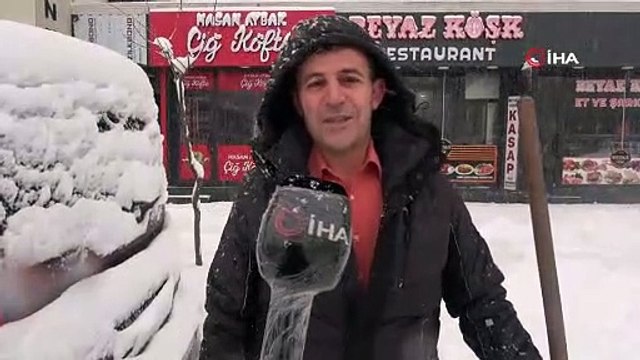 Kar kalınlığı 1 metreyi aştı, araçlar kayboldu!