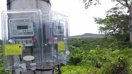Familias de la comunidad Las Barandas en Siuna, estrenan energía eléctrica