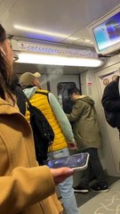 Metroda sigara içti, kendisini uyaranlara hakaret etti