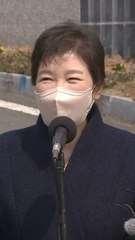 40가지 생일상 준비한 황교안…출입 막혀 박근혜 면담은 불발