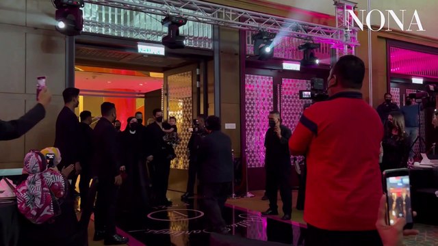 Pakai Dress Sharon Stone, Gaya 'All Black' Fazura Memukau!