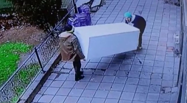 Hırsızlık şüphelileri, 800 saatlik kamera kaydı izlenerek yakalandı